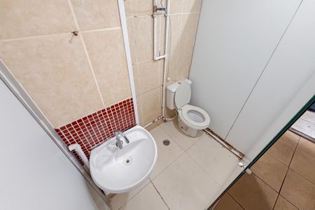 Banheiro de kitnet/studio para alugar com 1 quarto, 18m² em Cambuci, São Paulo