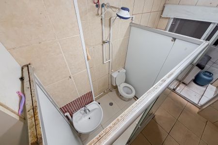 Banheiro de kitnet/studio para alugar com 1 quarto, 18m² em Cambuci, São Paulo