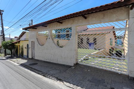 Casa para alugar com 200m², 3 quartos e 7 vagas Casa para alugar com 200m², 3 quartos e 7 vagasFachada