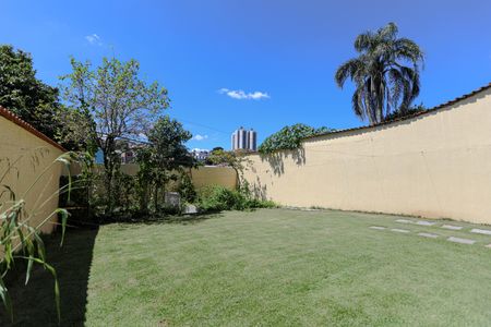 Casa para alugar com 200m², 3 quartos e 7 vagas Casa para alugar com 200m², 3 quartos e 7 vagasQuintal