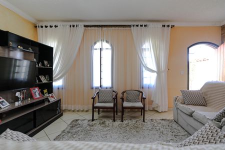 Casa para alugar com 200m², 3 quartos e 7 vagas Casa para alugar com 200m², 3 quartos e 7 vagasSala