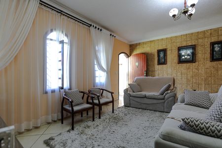 Casa para alugar com 200m², 3 quartos e 7 vagas Casa para alugar com 200m², 3 quartos e 7 vagasSala