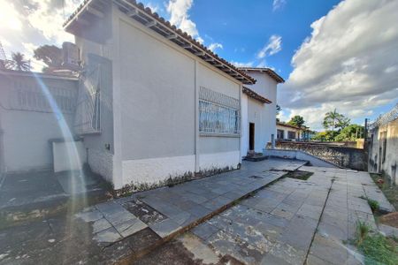 Casa à venda com 740m², 3 quartos e 3 vagas Casa à venda com 740m², 3 quartos e 3 vagasQuintal