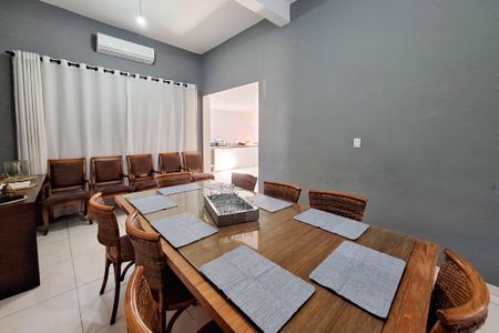 Casa à venda com 740m², 3 quartos e 3 vagas Casa à venda com 740m², 3 quartos e 3 vagasSala