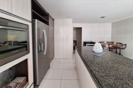 Casa à venda com 740m², 3 quartos e 3 vagas Casa à venda com 740m², 3 quartos e 3 vagasCozinha