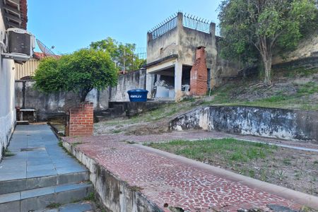 Casa à venda com 740m², 3 quartos e 3 vagas Casa à venda com 740m², 3 quartos e 3 vagasQuintal