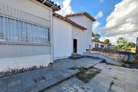 Casa à venda com 740m², 3 quartos e 3 vagas Casa à venda com 740m², 3 quartos e 3 vagasQuintal