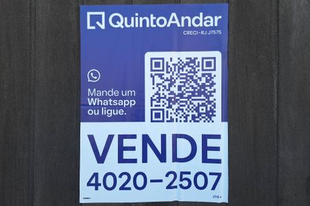Casa à venda com 740m², 3 quartos e 3 vagas Casa à venda com 740m², 3 quartos e 3 vagasplaca
