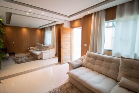 SALA de casa de condomínio à venda com 2 quartos, 102m² em Vila Vitorio Mazzei, São Paulo