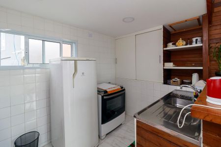 Cozinha de casa para alugar com 1 quarto, 100m² em Jardim Leni, São Paulo