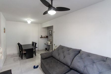 Apartamento à venda com 70m², 2 quartos e 1 vaga Apartamento à venda com 70m², 2 quartos e 1 vagaSala