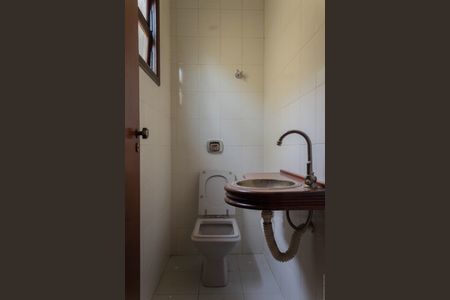 Casa para alugar com 300m², 6 quartos e 3 vagasLavabo