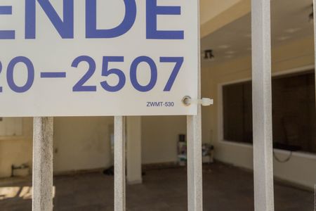 Casa para alugar com 300m², 6 quartos e 3 vagasFachada