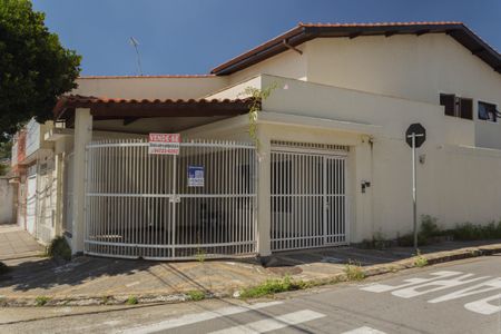 Casa para alugar com 300m², 6 quartos e 3 vagasFachada