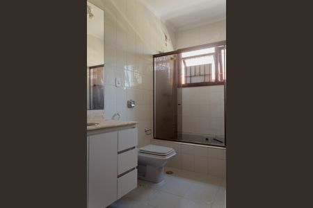 Casa para alugar com 300m², 6 quartos e 3 vagasBanheiro