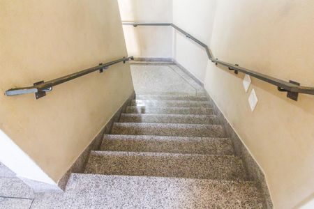 Apartamento para alugar com 50m², 2 quartos e 1 vaga Apartamento para alugar com 50m², 2 quartos e 1 vagaEscada