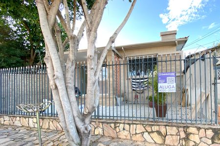 Casa para alugar com 280m², 3 quartos e 1 vaga Casa para alugar com 280m², 3 quartos e 1 vagaFachada