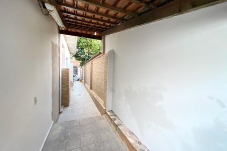 Casa para alugar com 280m², 3 quartos e 1 vaga Casa para alugar com 280m², 3 quartos e 1 vagaCorredor lateral