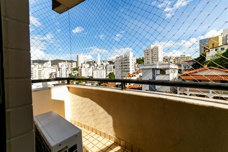 Apartamento para alugar com 110m², 2 quartos e 3 vagas Apartamento para alugar com 110m², 2 quartos e 3 vagasVaranda da Suíte