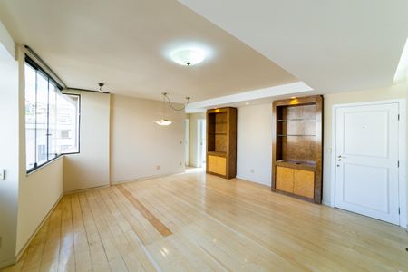 Apartamento para alugar com 110m², 2 quartos e 3 vagas Apartamento para alugar com 110m², 2 quartos e 3 vagasSala
