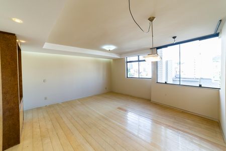 Apartamento para alugar com 110m², 2 quartos e 3 vagas Apartamento para alugar com 110m², 2 quartos e 3 vagasSala