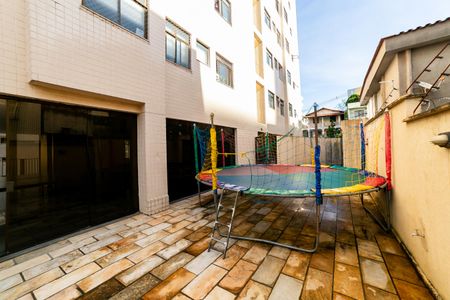 Apartamento para alugar com 110m², 2 quartos e 3 vagas Apartamento para alugar com 110m², 2 quartos e 3 vagasÁrea comum - Playground