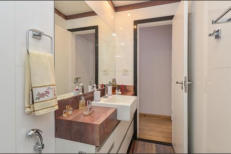 Apartamento à venda com 180m², 4 quartos e 2 vagas Apartamento à venda com 180m², 4 quartos e 2 vagasBanheiro Social