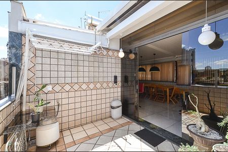 Apartamento à venda com 180m², 4 quartos e 2 vagas Apartamento à venda com 180m², 4 quartos e 2 vagasCobertura