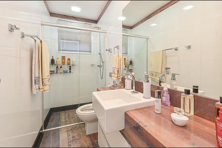 Apartamento à venda com 180m², 4 quartos e 2 vagas Apartamento à venda com 180m², 4 quartos e 2 vagasBanheiro Social