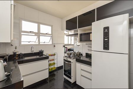 Apartamento à venda com 180m², 4 quartos e 2 vagas Apartamento à venda com 180m², 4 quartos e 2 vagasCozinha