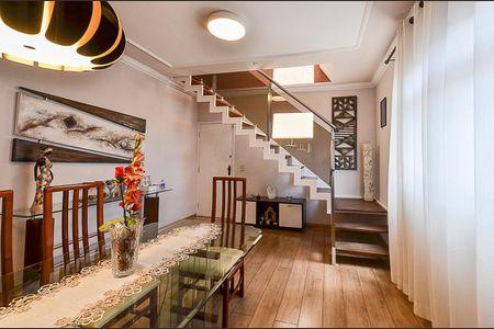 Apartamento à venda com 180m², 4 quartos e 2 vagas Apartamento à venda com 180m², 4 quartos e 2 vagasSala Ambientes