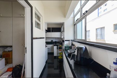 Apartamento à venda com 180m², 4 quartos e 2 vagas Apartamento à venda com 180m², 4 quartos e 2 vagasÁrea de Serviço
