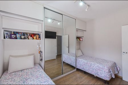 Apartamento à venda com 180m², 4 quartos e 2 vagas Apartamento à venda com 180m², 4 quartos e 2 vagasQuarto 1