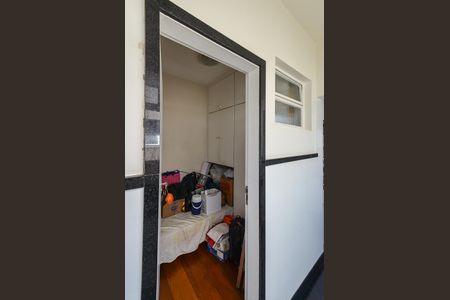 Apartamento à venda com 180m², 4 quartos e 2 vagas Apartamento à venda com 180m², 4 quartos e 2 vagasQuarto de Serviço