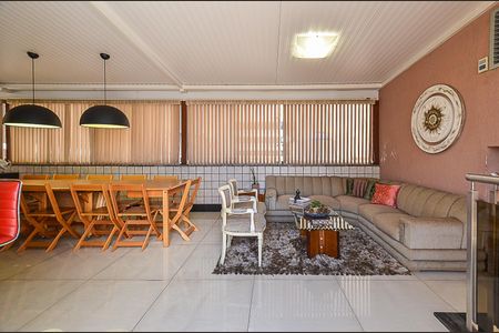 Apartamento à venda com 180m², 4 quartos e 2 vagas Apartamento à venda com 180m², 4 quartos e 2 vagasSala Ambientes Cobertura