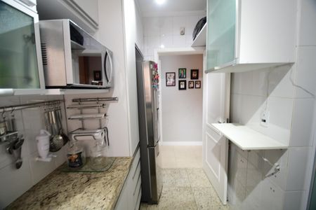 Apartamento à venda com 75m², 3 quartos e 2 vagasCozinha
