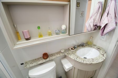 Apartamento à venda com 75m², 3 quartos e 2 vagasBanheiro Social