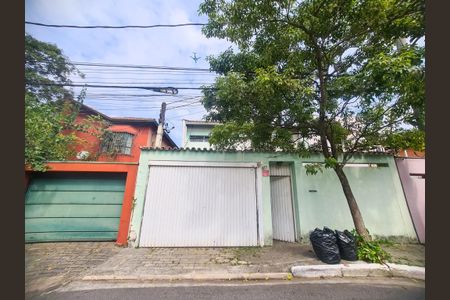 Casa à venda com 187m², 4 quartos e 3 vagas Casa à venda com 187m², 4 quartos e 3 vagasFachada