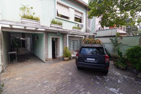 Casa à venda com 187m², 4 quartos e 3 vagas Casa à venda com 187m², 4 quartos e 3 vagasQuintal