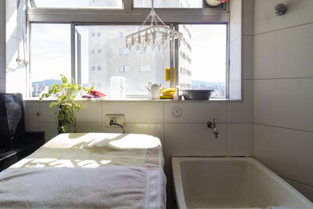 Apartamento à venda com 72m², 2 quartos e 1 vagaÁrea de Serviço