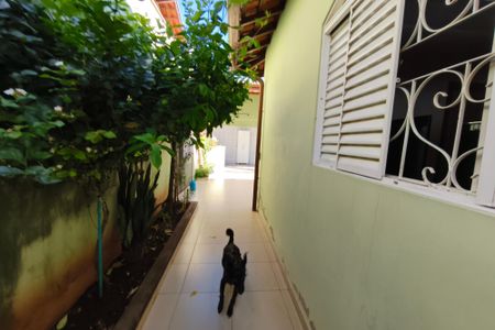 Casa à venda com 200m², 3 quartos e 4 vagas Casa à venda com 200m², 3 quartos e 4 vagasCorredor - Quartos