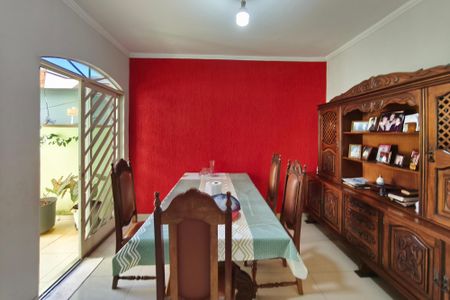 Casa à venda com 200m², 3 quartos e 4 vagas Casa à venda com 200m², 3 quartos e 4 vagasSala de Jantar