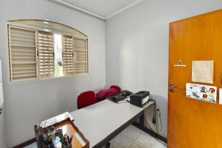 Casa à venda com 200m², 3 quartos e 4 vagas Casa à venda com 200m², 3 quartos e 4 vagasQuarto 3
