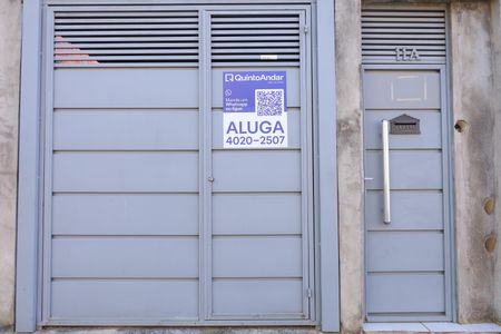 Casa para alugar com 20m², 1 quarto e sem vagaPlaca instalada no portão do imóvel - Código da placa: YIXW-1734
