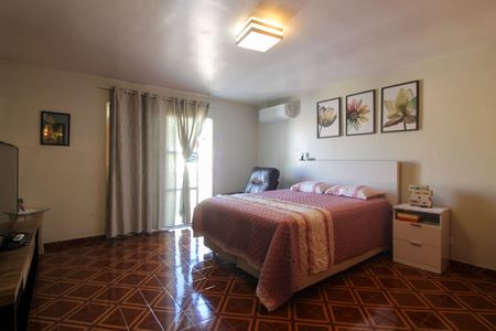 Casa à venda com 359m², 4 quartos e 2 vagasQuarto 1