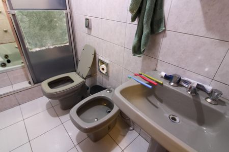 Casa à venda com 359m², 4 quartos e 2 vagasBanheiro Quarto 4 Suíte
