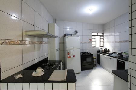 Casa à venda com 350m², 4 quartos e 4 vagasCozinha 2