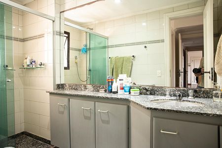 Apartamento à venda com 111m², 3 quartos e 2 vagasBanheiro da suíte