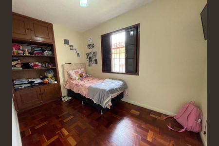 Casa à venda com 125m², 5 quartos e 2 vagasQuarto 2