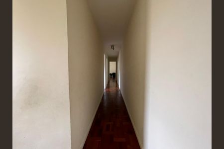 Casa à venda com 125m², 5 quartos e 2 vagasCorredor quartos